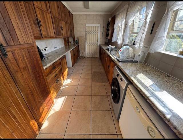 5 BEDROOM HOUSE FOR SALE IN VAN RIEBEECK PARK